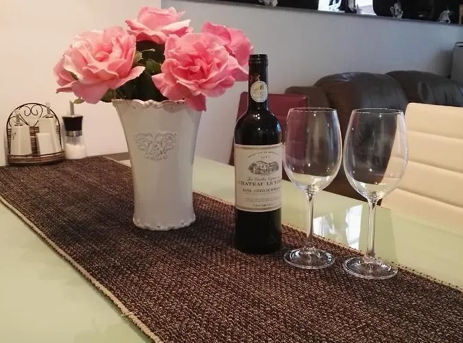 полина 瓦爾納